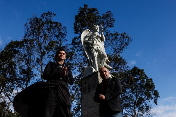 Inauguração de estátua de Lúcifer é suspensa pela Justiça no Rio Grande do Sul