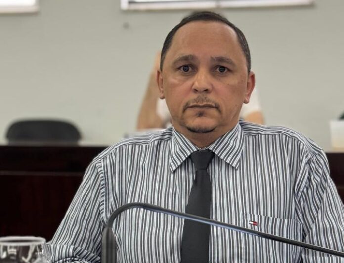 O vereador Revetrie explicou que a proposta é especialmente importante para familiares de mulheres presas
