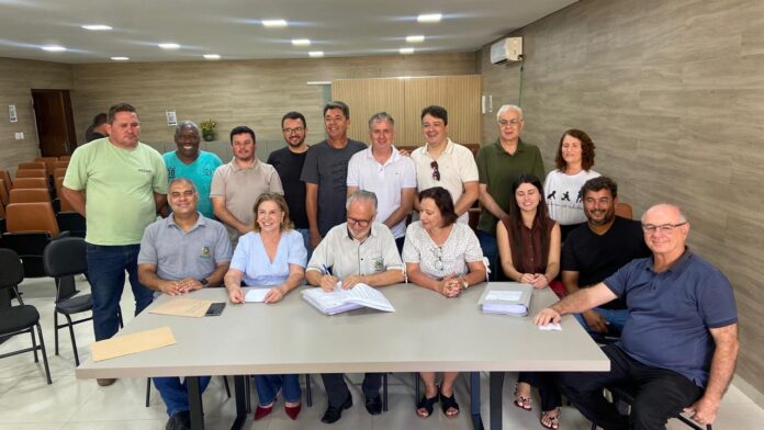 assinatura de contrato creche planalto (4)