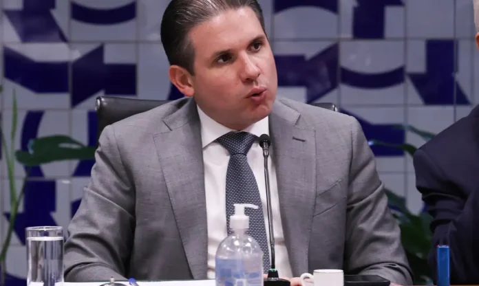 Fim da escala 6x1: líderes da Câmara debatem projeto
