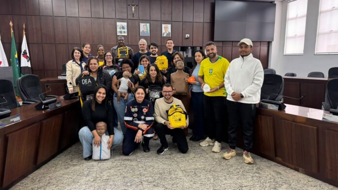 treinamento com desfibrilador na Câmara de João Monlevade