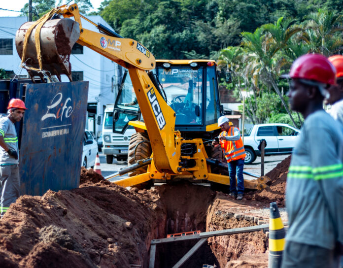 obras de esgotamento sanitário em São Gonçalo do Rio Abaixo